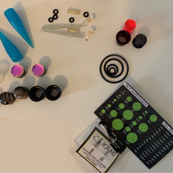 Assortment of Plugs / Gauges 6G - 1/2” - Picture 3 of 9